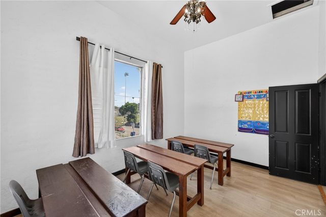 7101 Menlo, Los Angeles, CA 90044