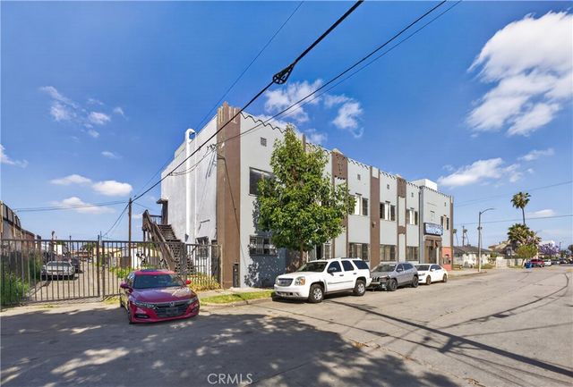 7101 Menlo, Los Angeles, CA 90044