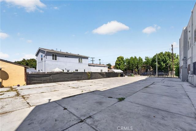 7101 Menlo, Los Angeles, CA 90044