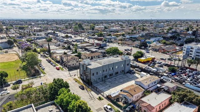 7101 Menlo, Los Angeles, CA 90044