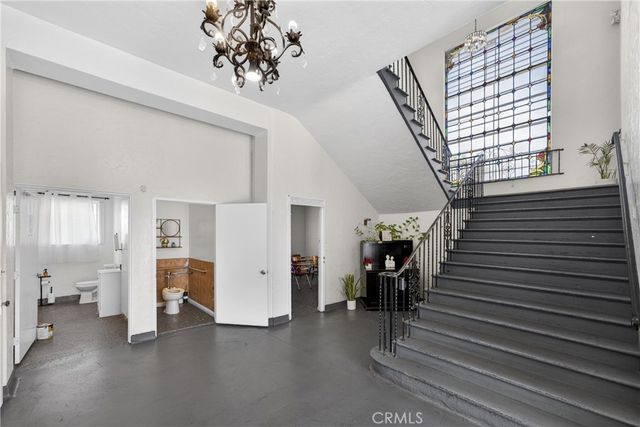 7101 Menlo, Los Angeles, CA 90044