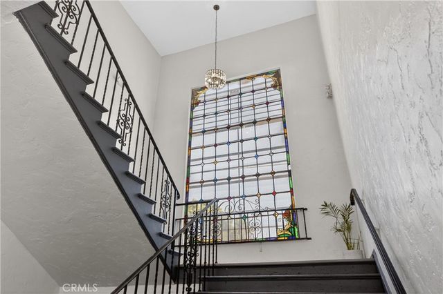 7101 Menlo, Los Angeles, CA 90044