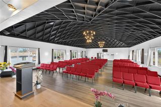 7101 Menlo, Los Angeles, CA 90044