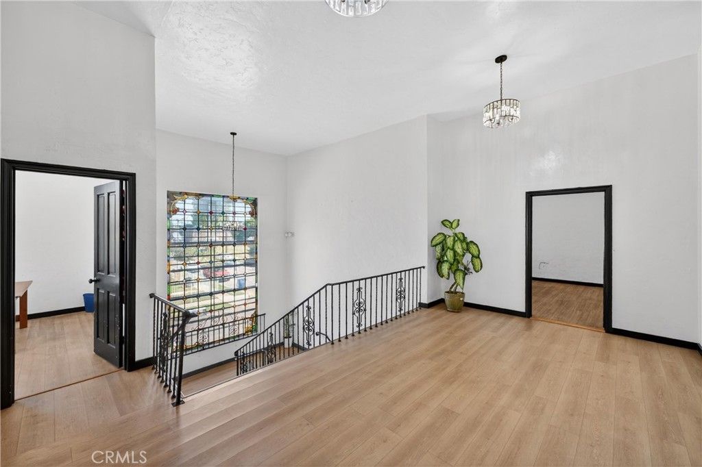 Image 21 of property listing at 7101 Menlo, Los Angeles, CA 90044