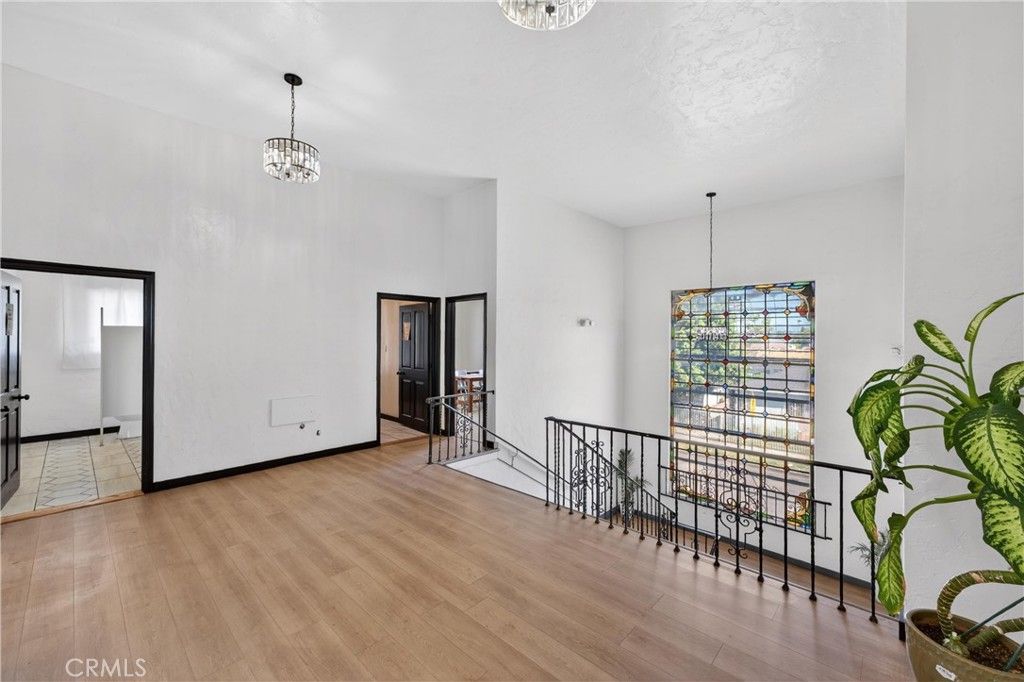 Image 22 of property listing at 7101 Menlo, Los Angeles, CA 90044