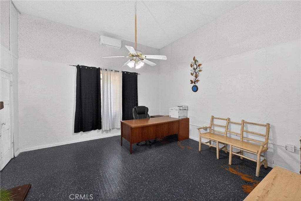 Image 29 of property listing at 7101 Menlo, Los Angeles, CA 90044