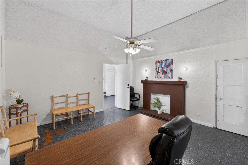 Image 30 of property listing at 7101 Menlo, Los Angeles, CA 90044