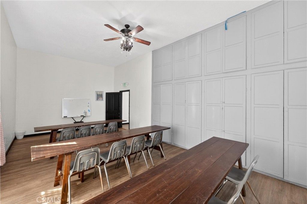 Image 31 of property listing at 7101 Menlo, Los Angeles, CA 90044