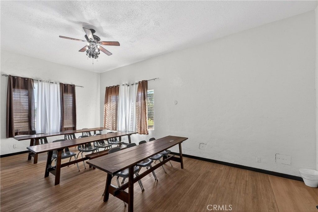 Image 35 of property listing at 7101 Menlo, Los Angeles, CA 90044