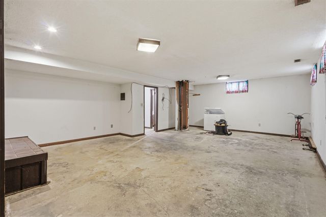 303 Ankeny Street, Waterloo, IA 50703