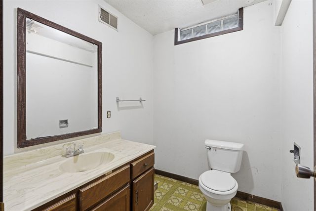 303 Ankeny Street, Waterloo, IA 50703
