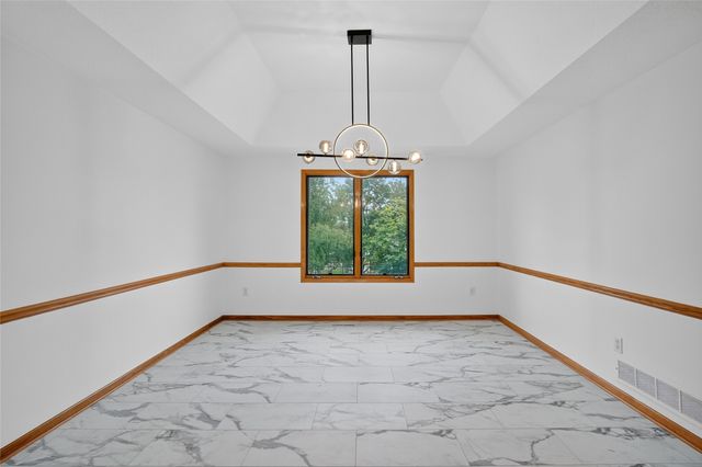 5924 Highland Circle, West Des Moines, IA 50266