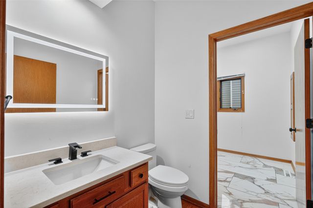 5924 Highland Circle, West Des Moines, IA 50266