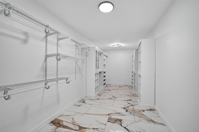 5924 Highland Circle, West Des Moines, IA 50266