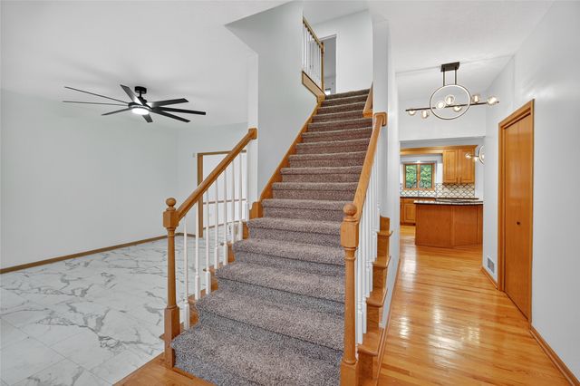 5924 Highland Circle, West Des Moines, IA 50266