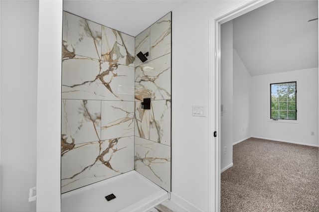 5924 Highland Circle, West Des Moines, IA 50266