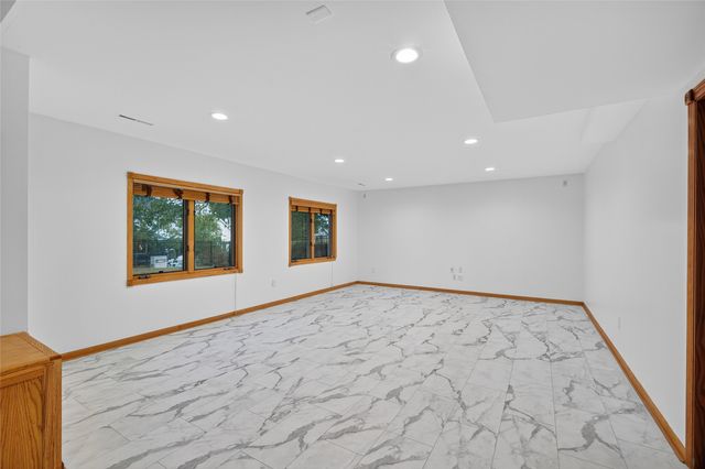 5924 Highland Circle, West Des Moines, IA 50266