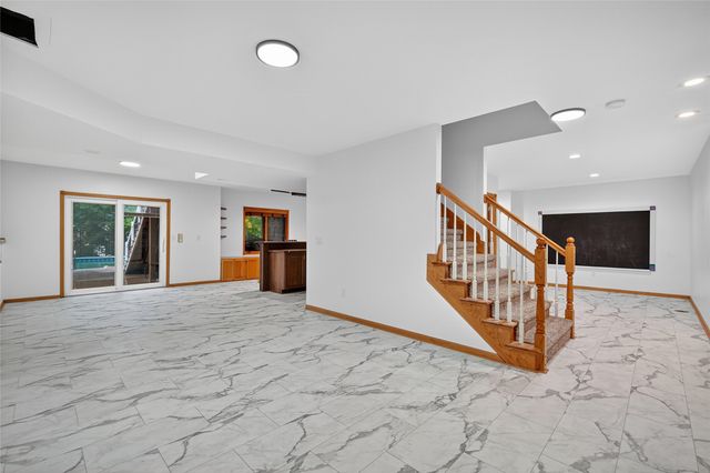 5924 Highland Circle, West Des Moines, IA 50266