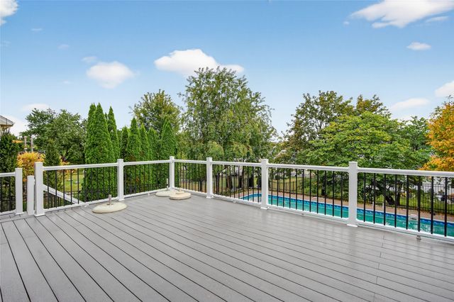 5924 Highland Circle, West Des Moines, IA 50266