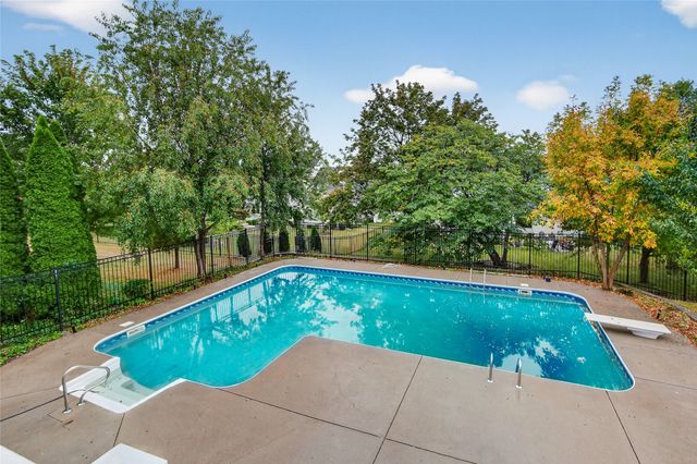 5924 Highland Circle, West Des Moines, IA 50266