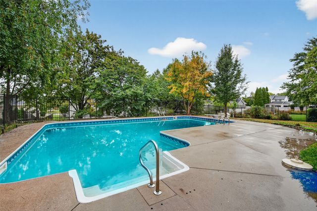 5924 Highland Circle, West Des Moines, IA 50266