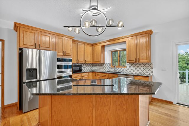 5924 Highland Circle, West Des Moines, IA 50266