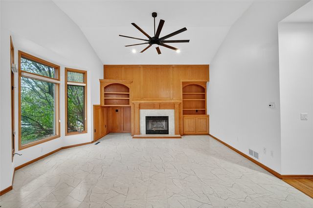 5924 Highland Circle, West Des Moines, IA 50266