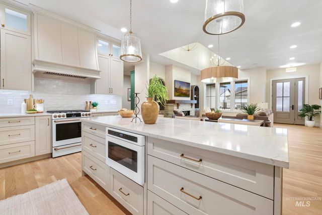 536 Canyon Falls Dr, Twin Falls, ID 83301