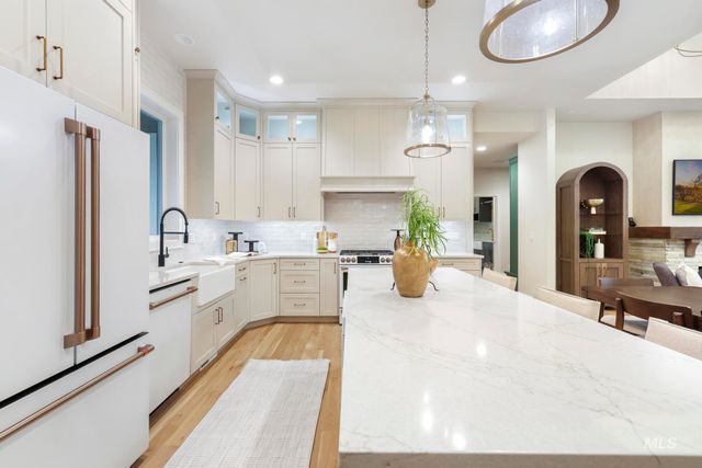 536 Canyon Falls Dr, Twin Falls, ID 83301