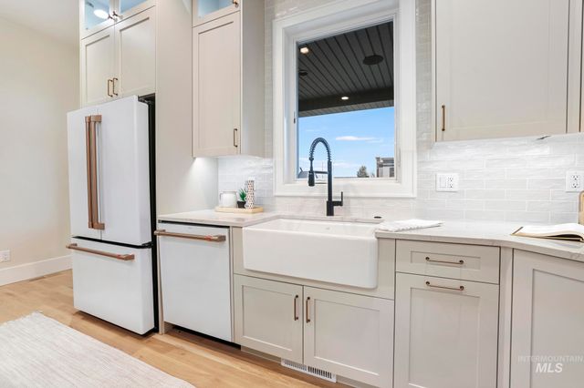 536 Canyon Falls Dr, Twin Falls, ID 83301