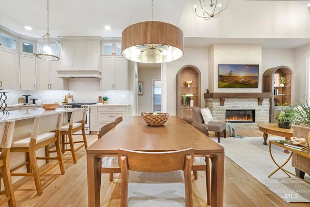 536 Canyon Falls Dr, Twin Falls, ID 83301