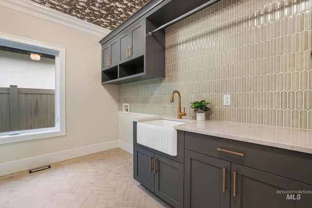 536 Canyon Falls Dr, Twin Falls, ID 83301