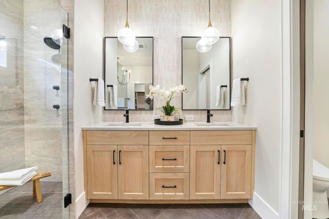 536 Canyon Falls Dr, Twin Falls, ID 83301