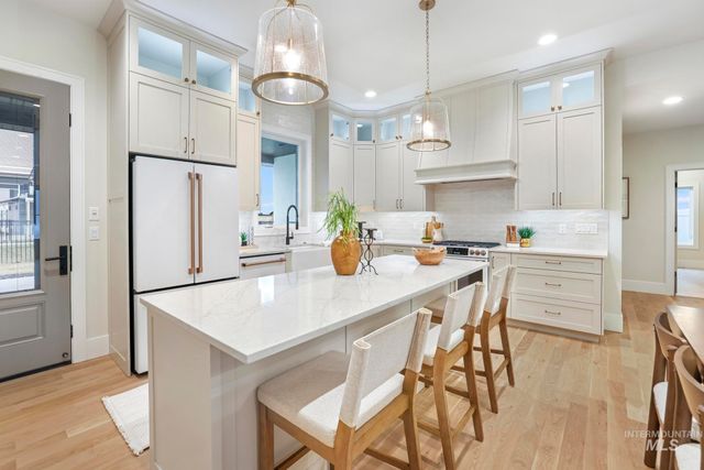 536 Canyon Falls Dr, Twin Falls, ID 83301