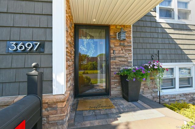 3697 Regent Lane, Wantagh, NY 11793