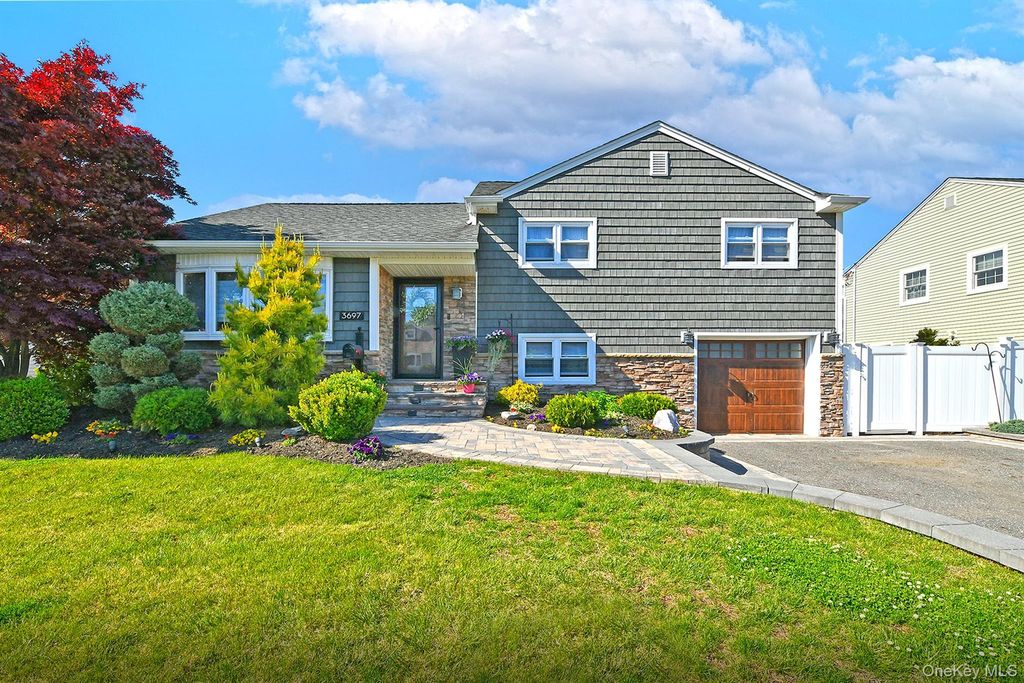 3697 Regent Lane, Wantagh, NY 11793