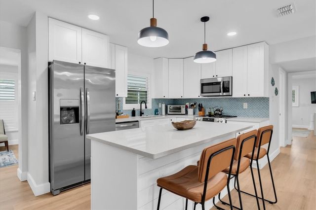 4986 WOODLAND DRIVE, St Petersburg, FL 33708