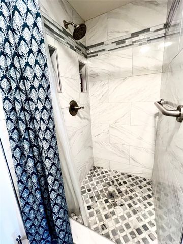 469 Ena Road 2010, Honolulu, HI 96815