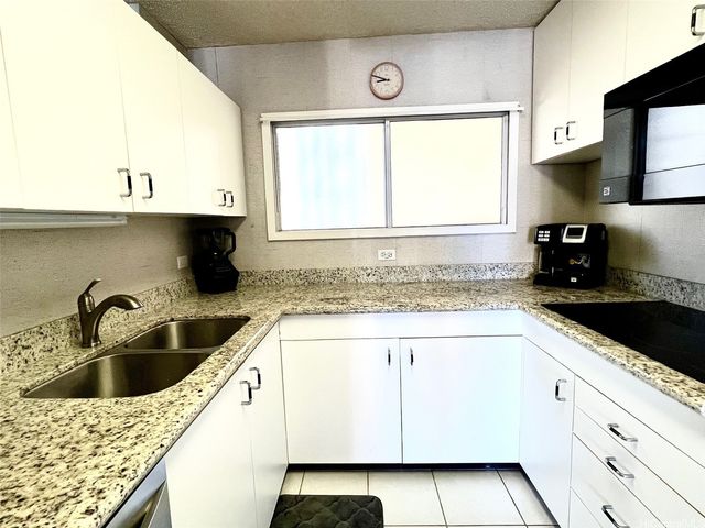 469 Ena Road 2010, Honolulu, HI 96815