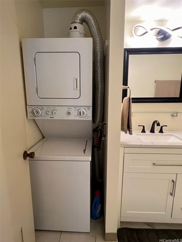 469 Ena Road 2010, Honolulu, HI 96815