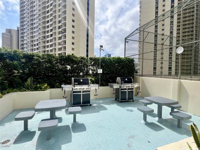 469 Ena Road 2010, Honolulu, HI 96815