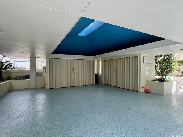 469 Ena Road 2010, Honolulu, HI 96815