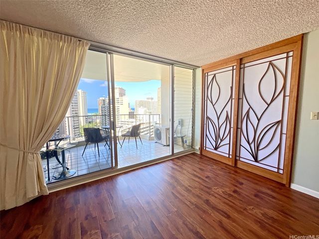 469 Ena Road 2010, Honolulu, HI 96815