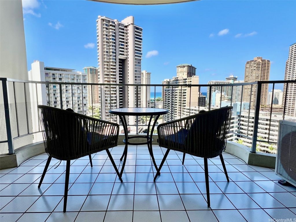 469 Ena Road 2010, Honolulu, HI 96815