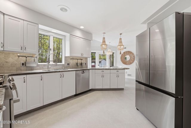 25 Carrs Tavern Road, Clarksburg, NJ 08510