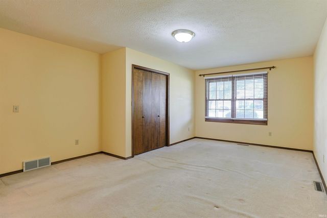 52026 Larkspur Circle, Granger, IN 46530