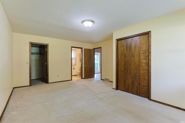 52026 Larkspur Circle, Granger, IN 46530