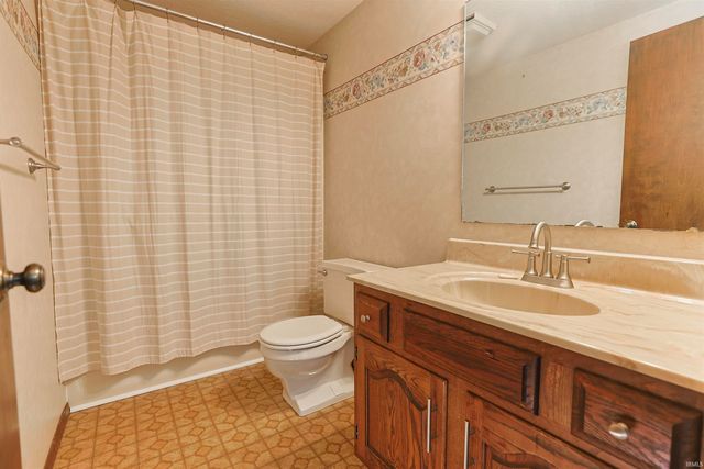 52026 Larkspur Circle, Granger, IN 46530