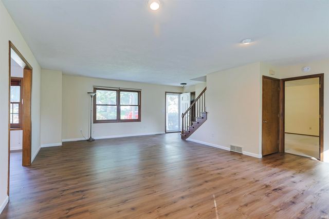 52026 Larkspur Circle, Granger, IN 46530