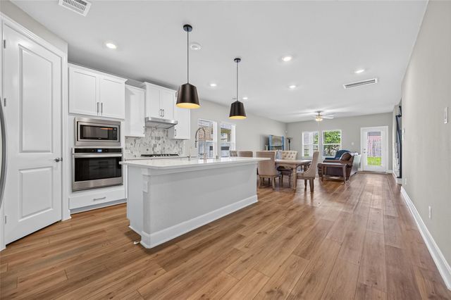 7046 Lauren Oak Drive, Conroe, TX 77304